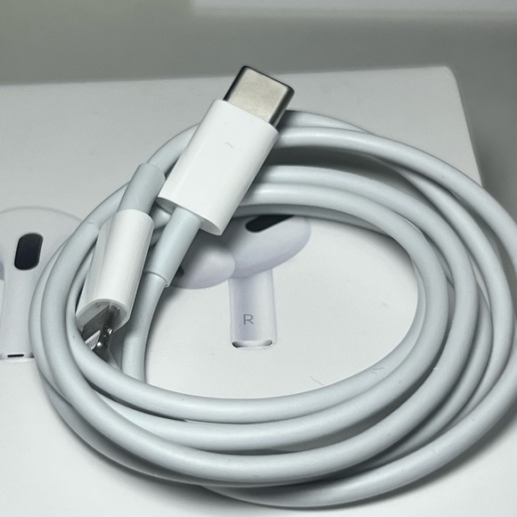 AirPods Pro BOX + oem charger cable + covers - Picture 4 of 7
